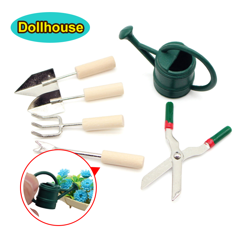 Gardening Tools And Equipment - ชุดอุปกรณ์ทำสวนจิ๋วสำหรับบ้านตุ๊กตา 1/12 ประกอบด้วย บัวรดน้ำ พลั่ว กรรไกร